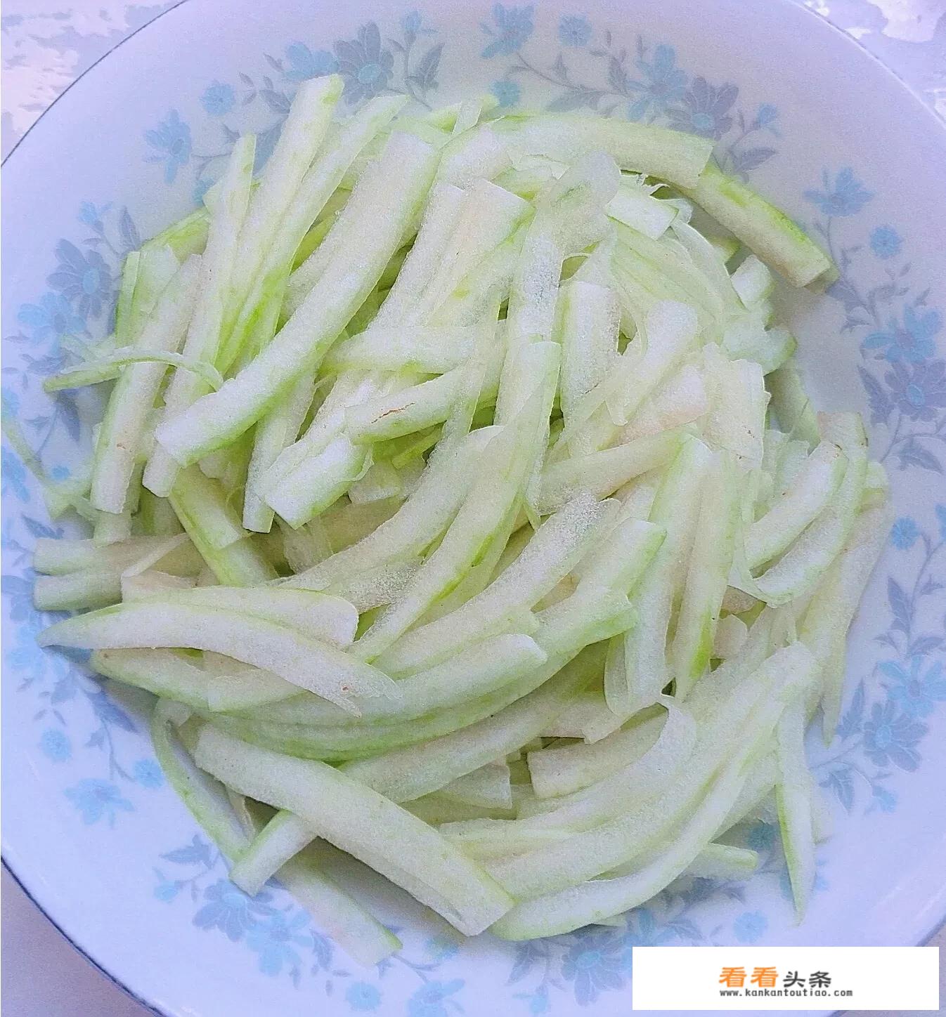 西瓜皮怎么做好吃？