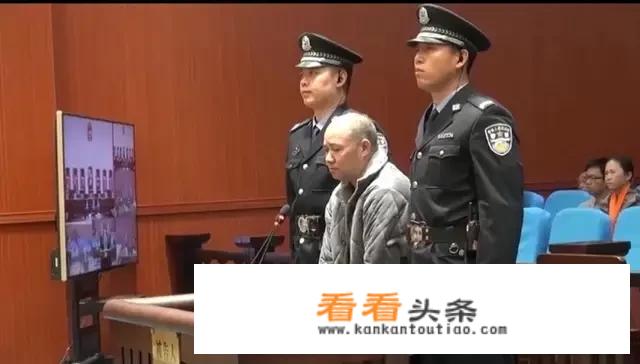 手铐和脚镣是如何戴上的？