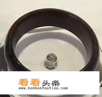 鸡血玉是玉石吗？