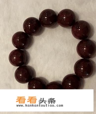 鸡血玉是玉石吗？