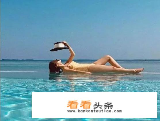 拍摄海边度假风，模特穿搭什么服装好看？