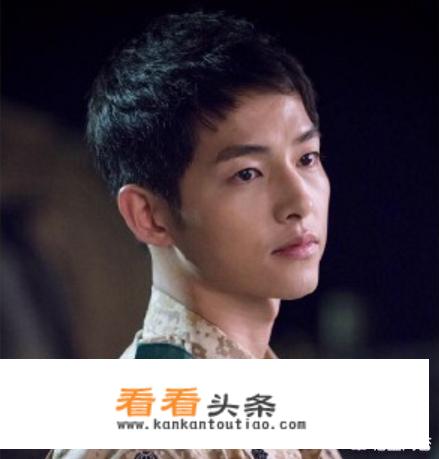 男生有哪些长时间戴帽子又摘掉依然好看的发型？