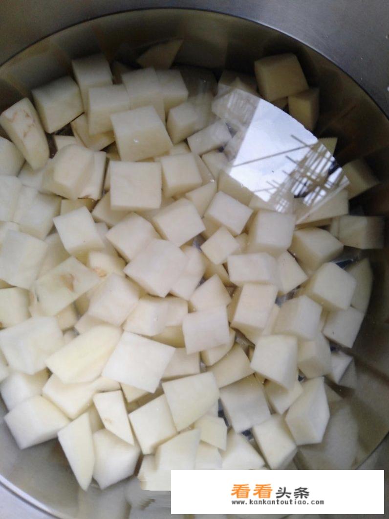 红烧土豆五花肉做法？