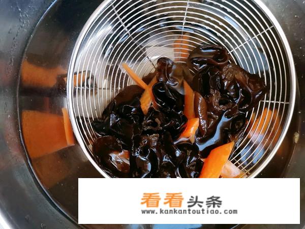 黄瓜木耳凉拌做法？