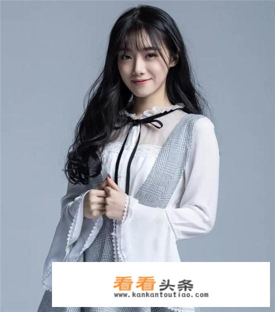 小钰爆料rookie近况及恋爱细节，两人与IG队员同游时竟还有如此搞笑的趣事，如何评价？
