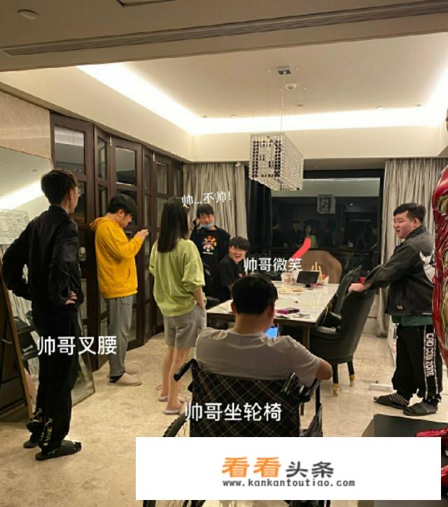 UZI和小明等人一起玩吃鸡，“不断表示自己是一名职业选手，暗示续约”，你怎么看？