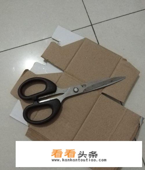 如何用纸盒做游戏机？