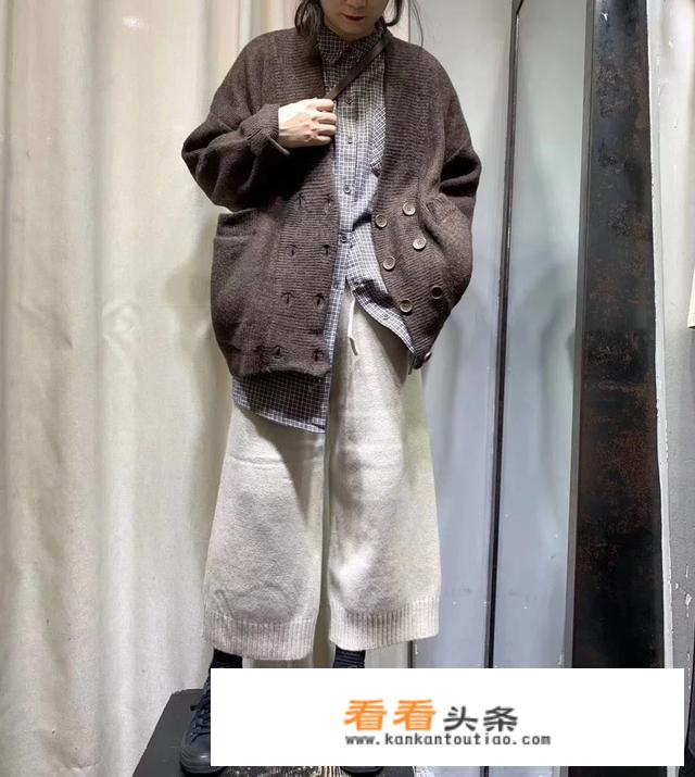 外套毛衣搭配有哪些技巧？毛衣外套如何搭配更有活力？
