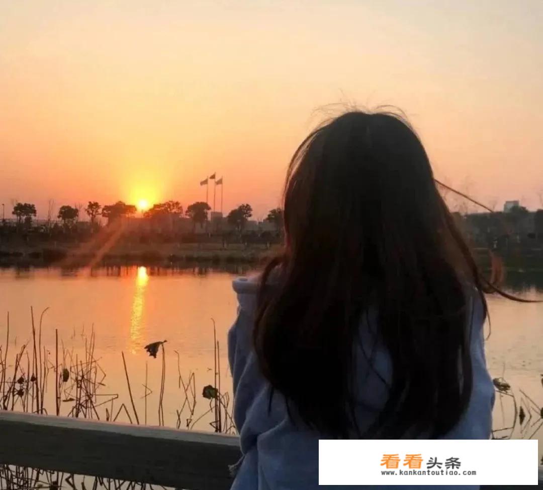 情窦初开的少女会怎样的？
