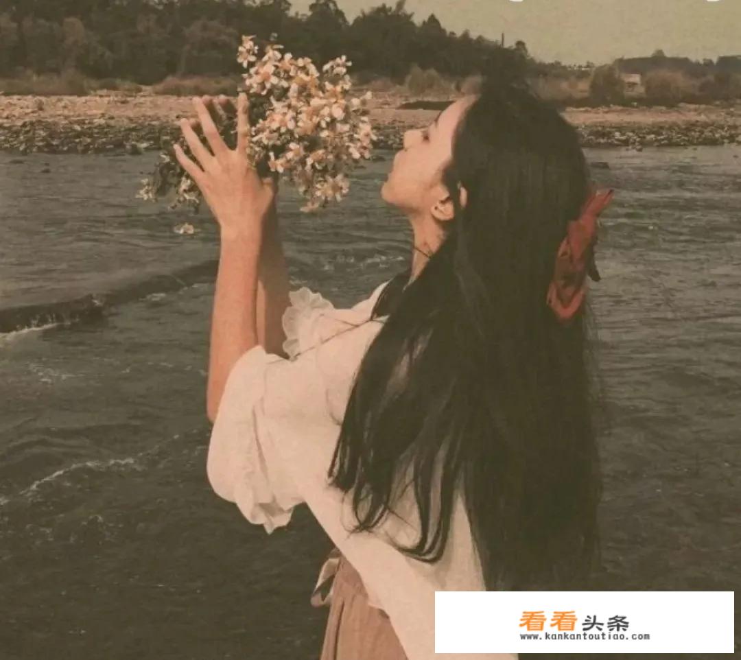 情窦初开的少女会怎样的？