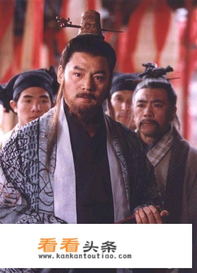 主角穿越到古代的华山派，代替了岳不群，但他不叫岳不群，故事情节和笑傲江湖？