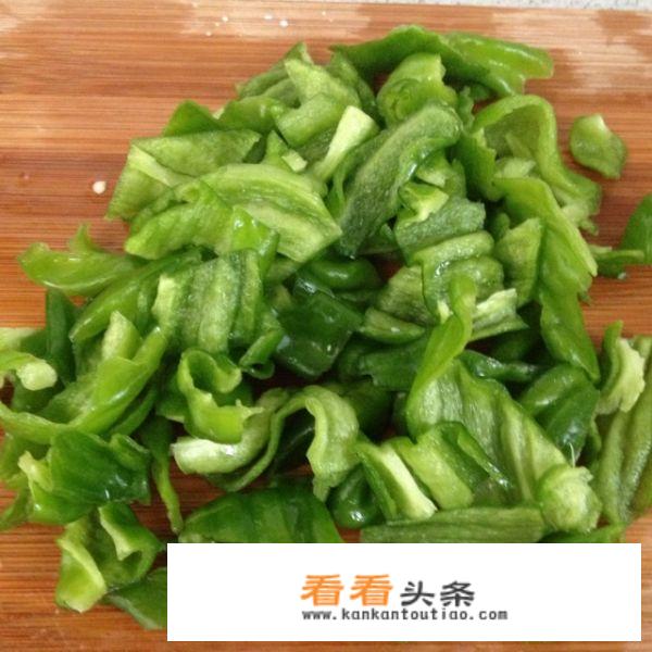 周大厨辣椒炒肉做法？