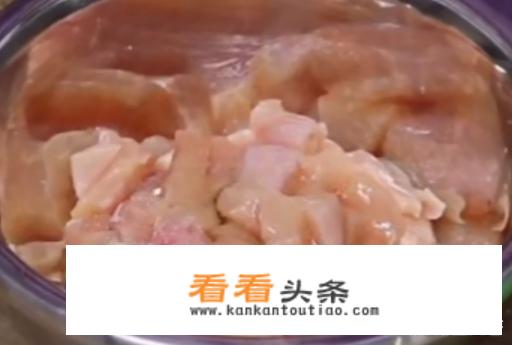 川菜宫爆鸡丁的做法？