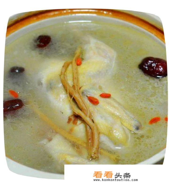 鸡汤怎么炖炖出的汤是白色的？