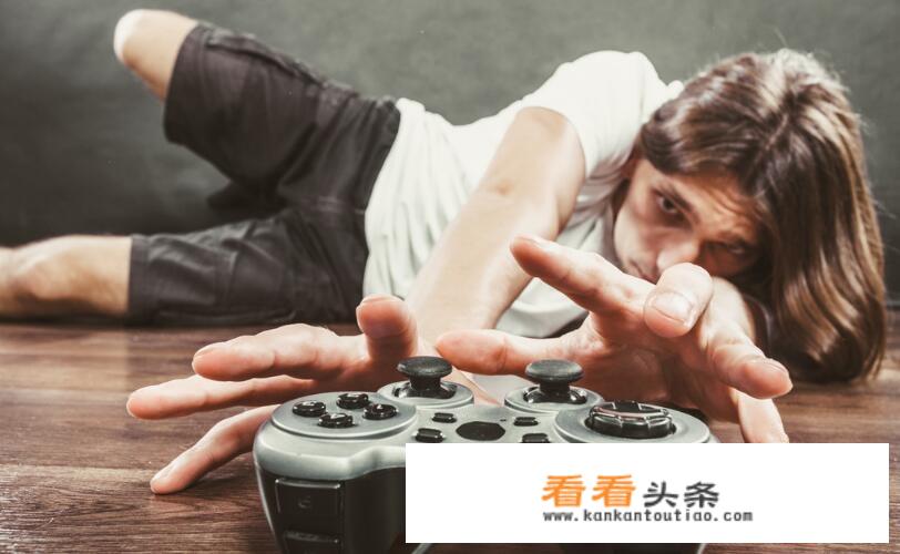 同居女友游戏怎么加亲密度等级？