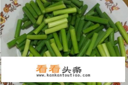 土豆丁蒜苔丁做法？