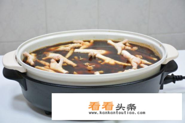 油炸鸡爪的做法？及最重要的是炸的时候油不到到处溅的 *** ？