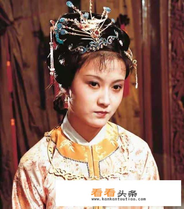 贾迎春的性格特点是什么？又是什么原因造成的？