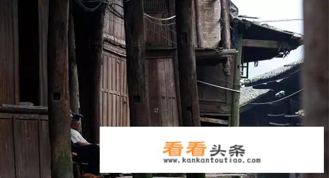 四川哪个小镇景色漂亮而且小吃还很出名？