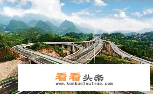 乌鲁木齐去三亚坐南航中转还是天津航空经停？