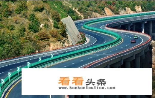 乌鲁木齐去三亚坐南航中转还是天津航空经停？