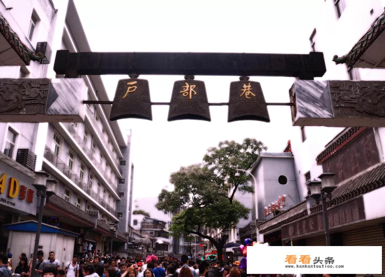 去武汉旅游三天，住在黄鹤楼附近，怎么安排行程合理？