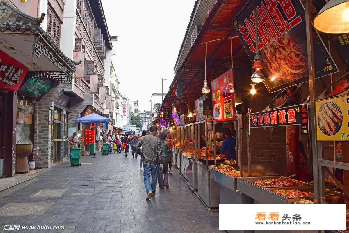 去武汉旅游三天，住在黄鹤楼附近，怎么安排行程合理？