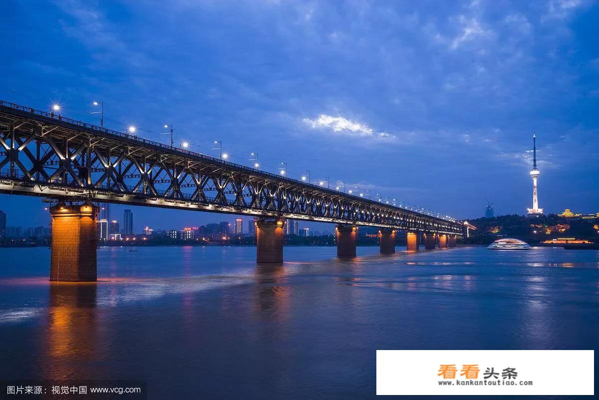 去武汉旅游三天，住在黄鹤楼附近，怎么安排行程合理？