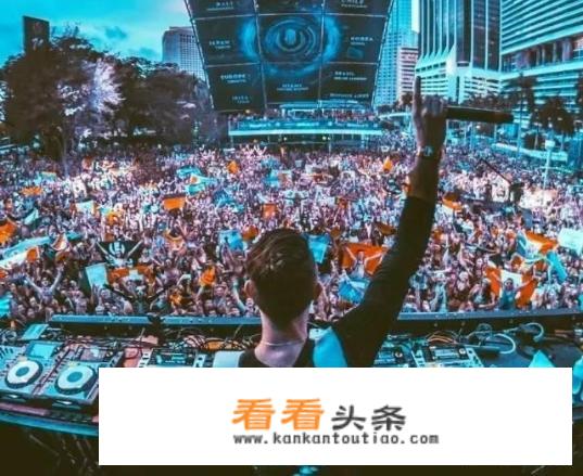 为什么游戏开麦有电音？