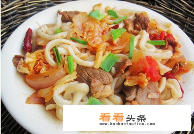 新疆拉条子手抓饭椒麻鸡做法没有正宗师傅讲解视频类吗？