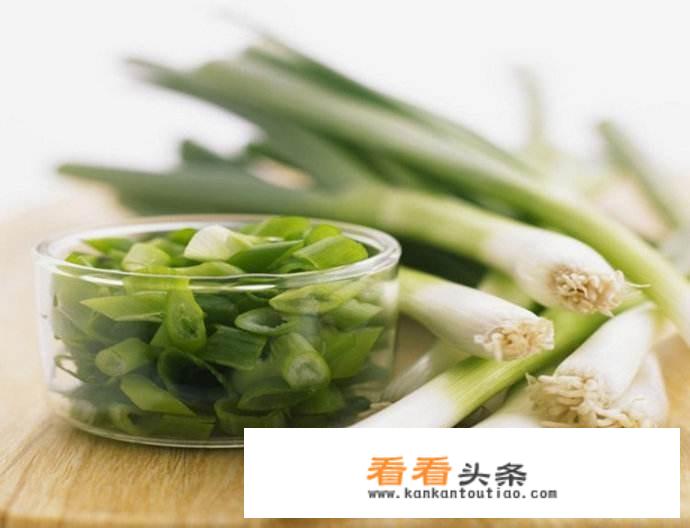 吃葱和大蒜身体痒怎么回事？吃葱蒜引发身体痒，原因是什么？