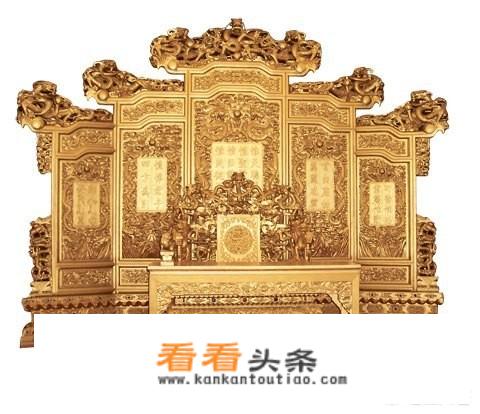 关于皇帝上朝气势的描写？