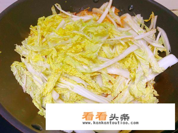 火锅底料炒娃娃菜做法？