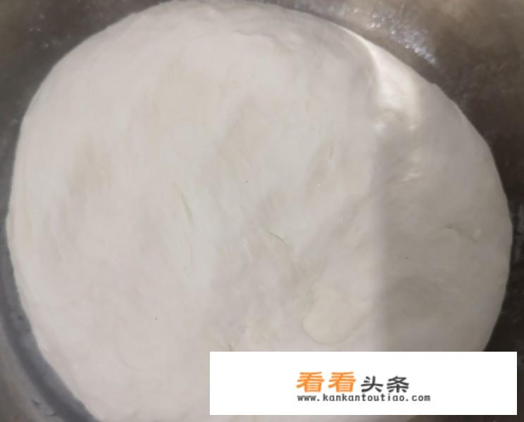 怎样做葱油饼层多皮酥又好吃？