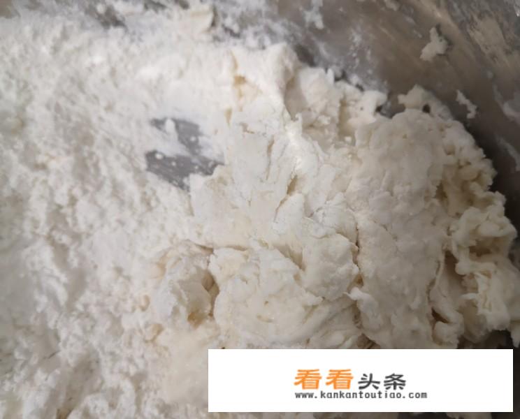 怎样做葱油饼层多皮酥又好吃？