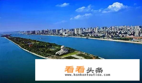 三亚的7、8、9月份也像内地一样闷热吗？