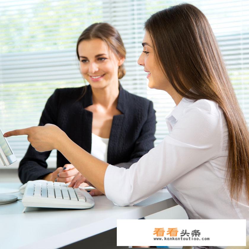 公司的领导跟下属搞暧昧以及潜规则，对于这种情况应该如何处理以及如何看待？
