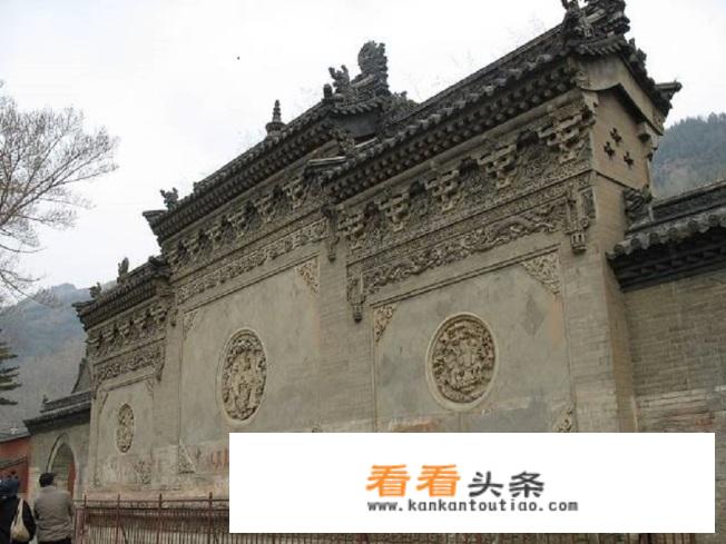 五台山五个台都有什么寺庙？