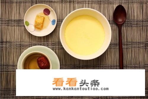 做鸡蛋羹加热水还是凉水？