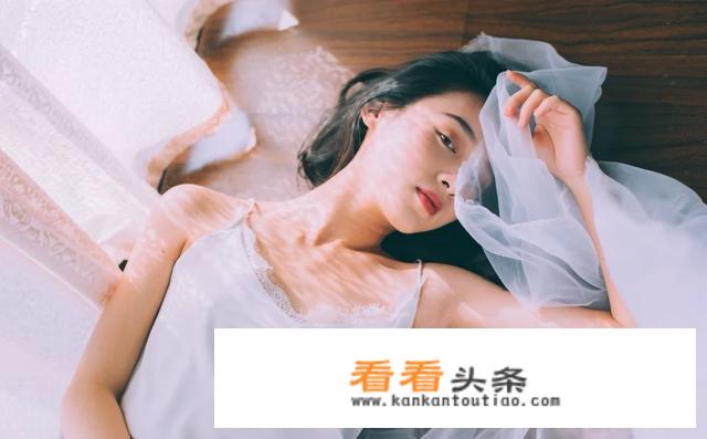 胸小的女生怎么拍照片好看？