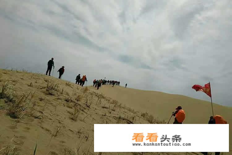 腾格尔沙漠游玩攻略？