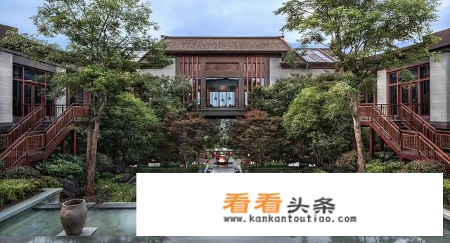 身价100万的土豪到贵阳旅游，一般喜欢入住哪些高规格的酒店？
