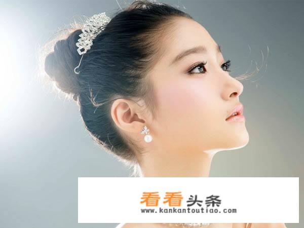 鹿晗关晓彤新年飞赴日本旅游，小鹿不怕坐飞机了吗？