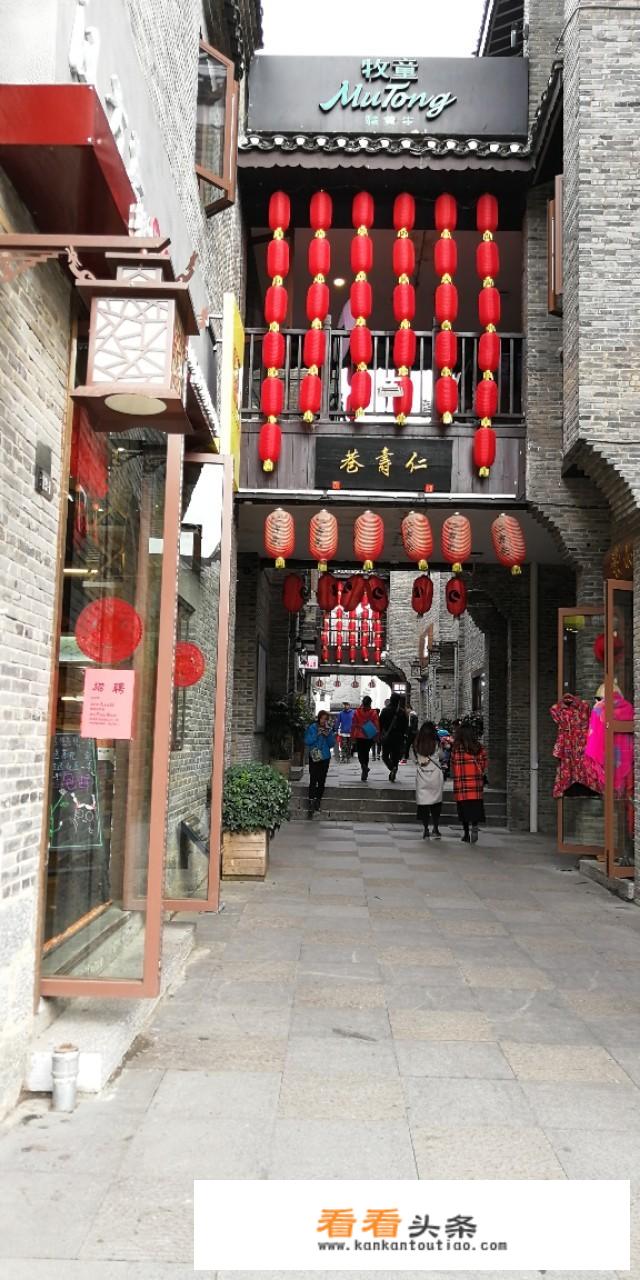 到处旅游的人是什么人？