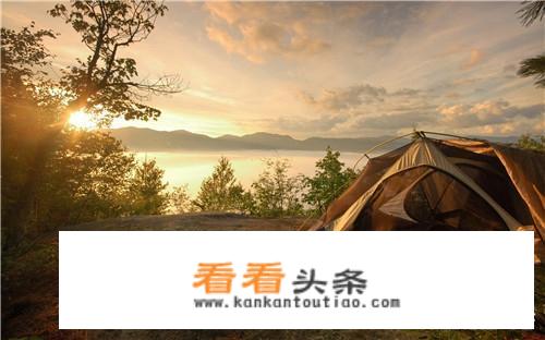 出去玩穿跑步鞋还是篮球鞋？