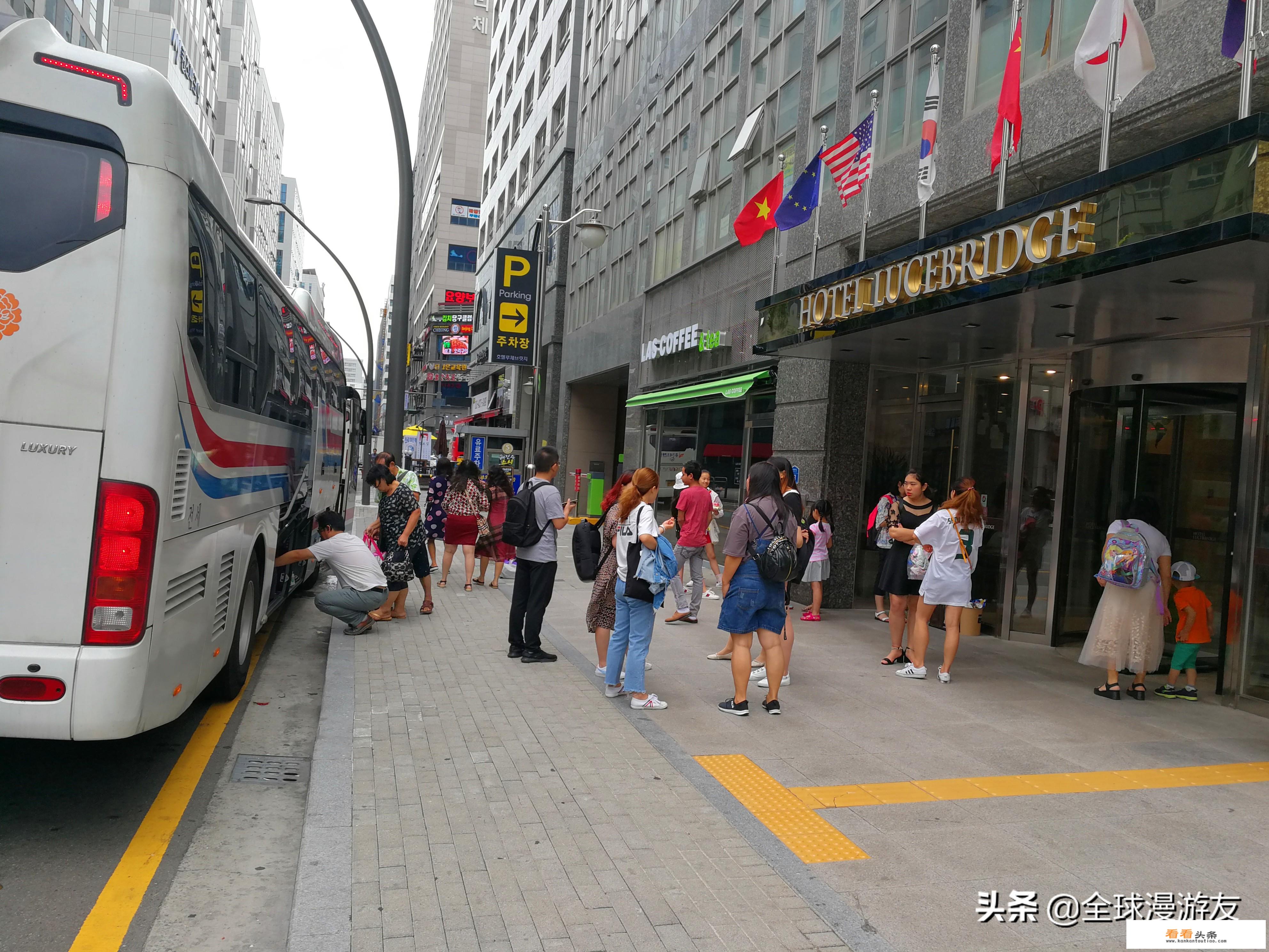 旅游，跟团游和自助游，哪个便捷又便宜？