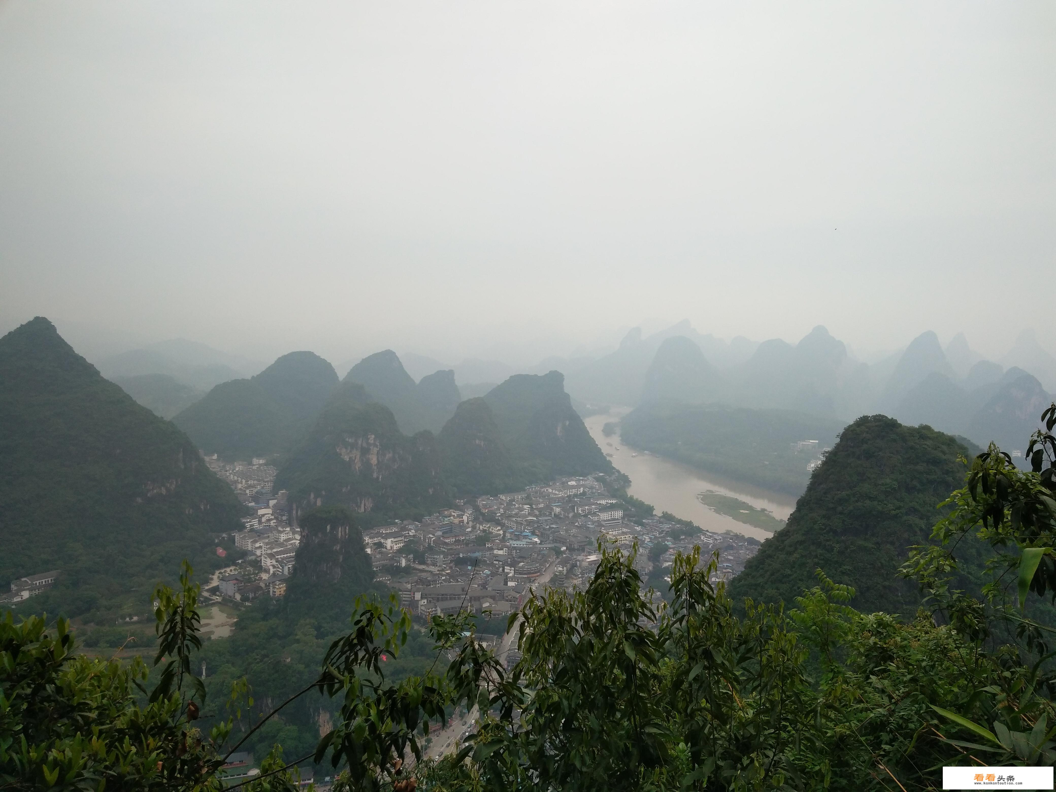 人少景美的旅游地怎么表达人影稀疏？
