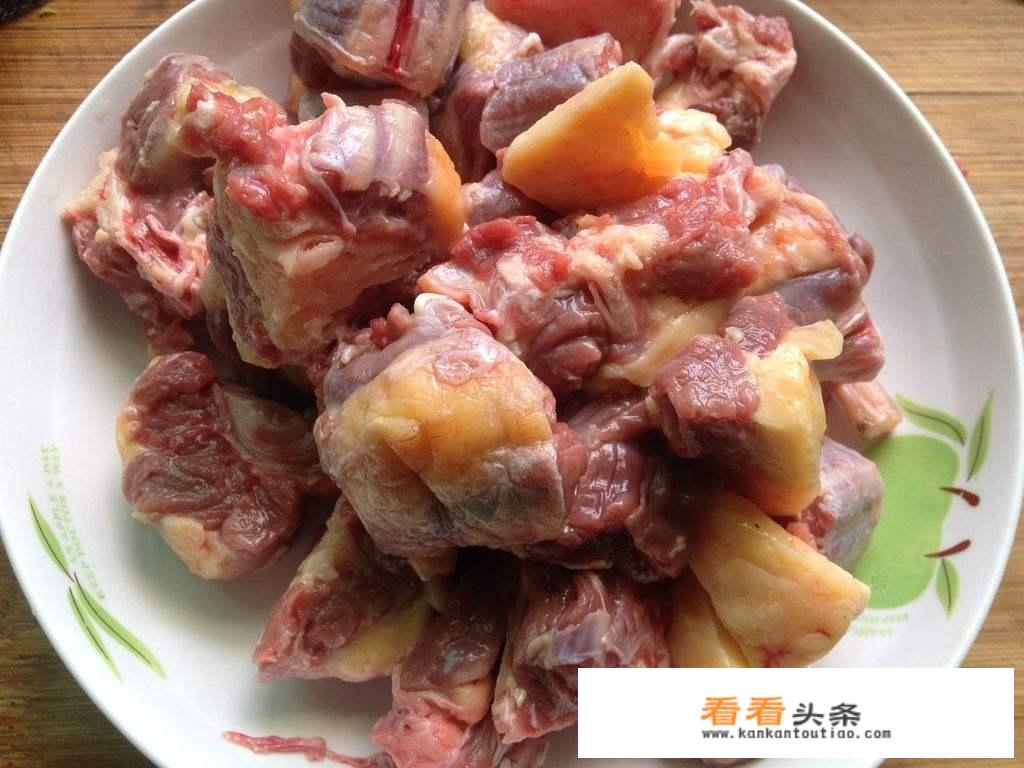 牛尾汤最正宗的做法炖牛尾？