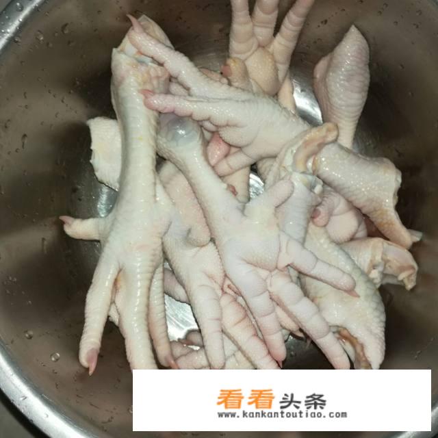 酸辣炒鸡爪的做法，酸辣炒鸡爪怎么做好吃，酸辣？