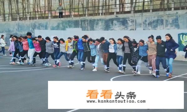 多人多足怎么玩？